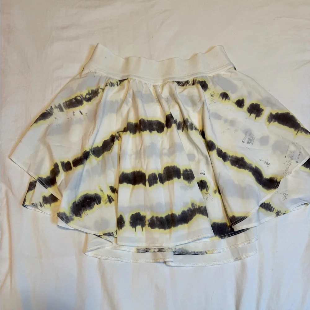 Lululemon Athletica Black and Yellow Skater Skirt Women 
Size: 6 - Picture 2 of 4